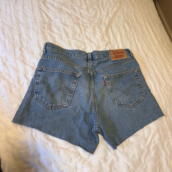 Levi's Women's Classic Blue Jean Shorts - Picture 1 of 4